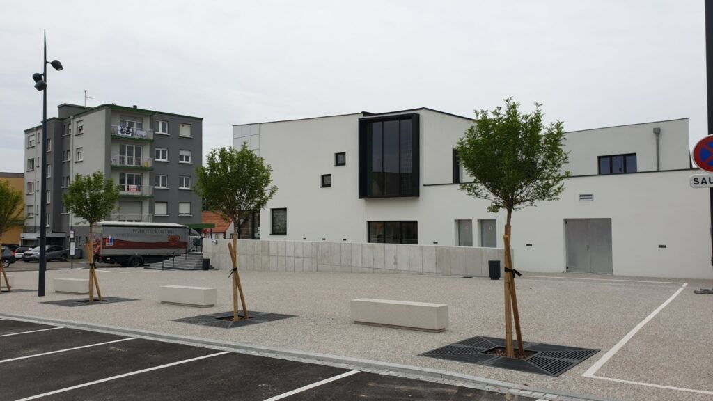 emplacements stationnement et trottoir