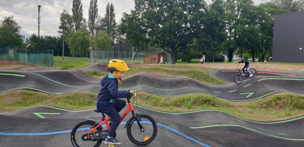 enfant velo pumptrack