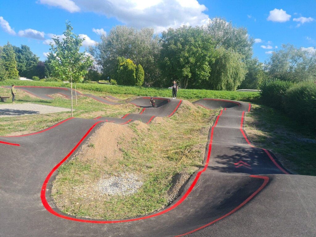 piste rouge enfant a velo